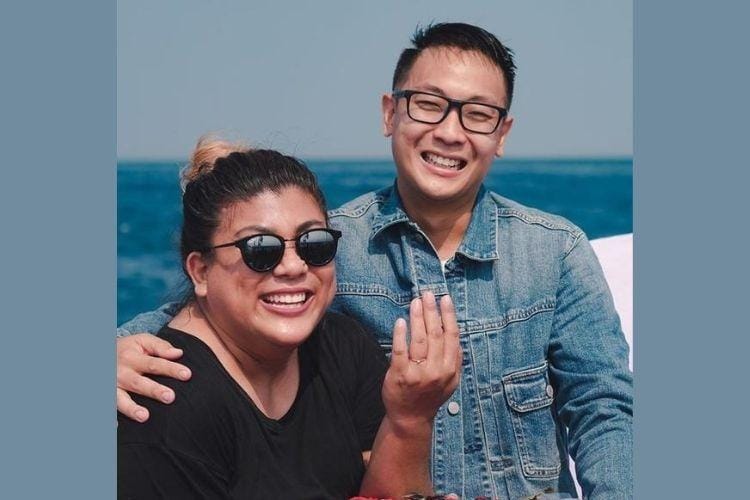 So Sweet! 9 Momen Lamaran Regina Ivanova dan Kekasih di Tengah Laut
