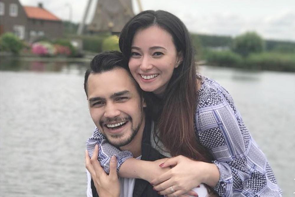 Awalnya Muslim, 7 Artis Ini Pindah Agama Mengikuti Pasangannya