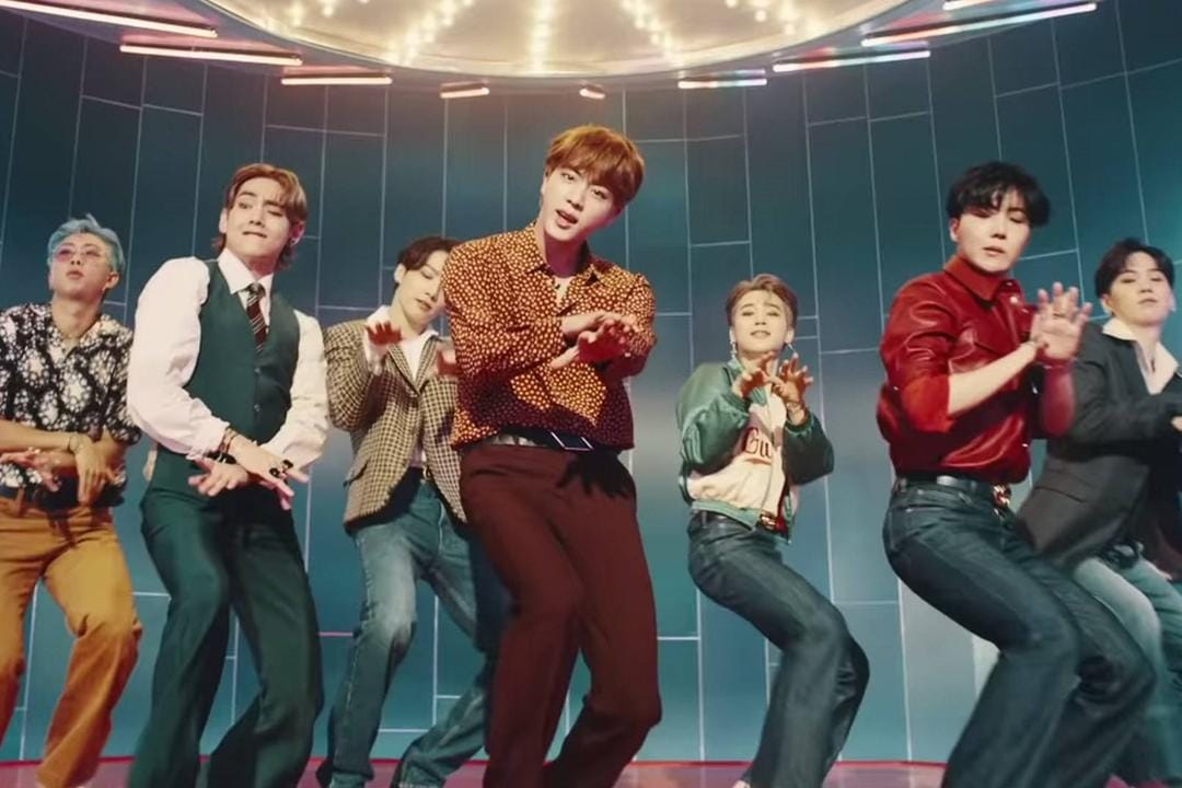 Bocoran Harga Pakaian BTS dalam Video Klip Dynamite