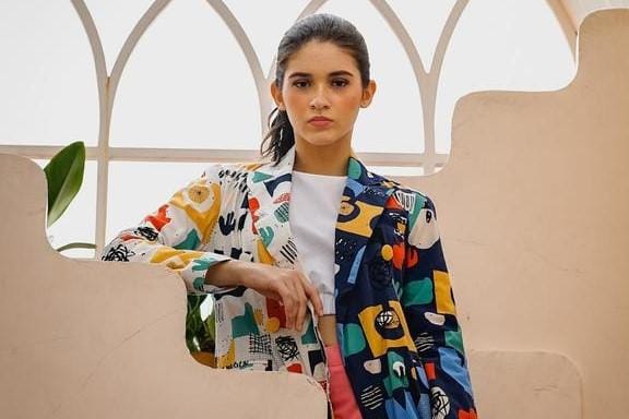 #PopbelaOOTD: Tampil Rapi yang Chic dengan Blazer Bermotif