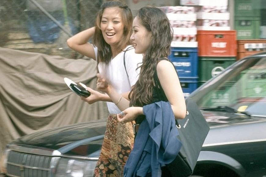 Keren Dari Dulu! Intip Gaya 90an ala Anak Muda di Korea Selatan