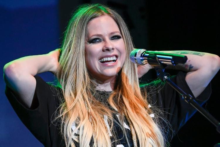 10 Momen Fashion Nostalgia Bersama Avril Lavigne