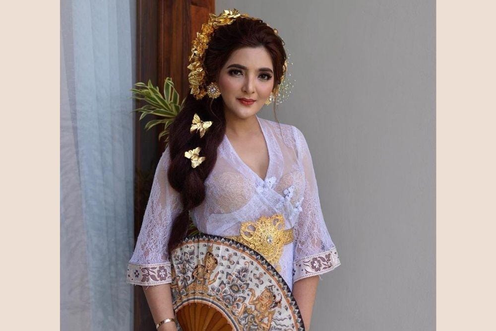 Kenakan Pakaian Tradisional Khas Bali, 7 Seleb Ini Tampil Memukau
