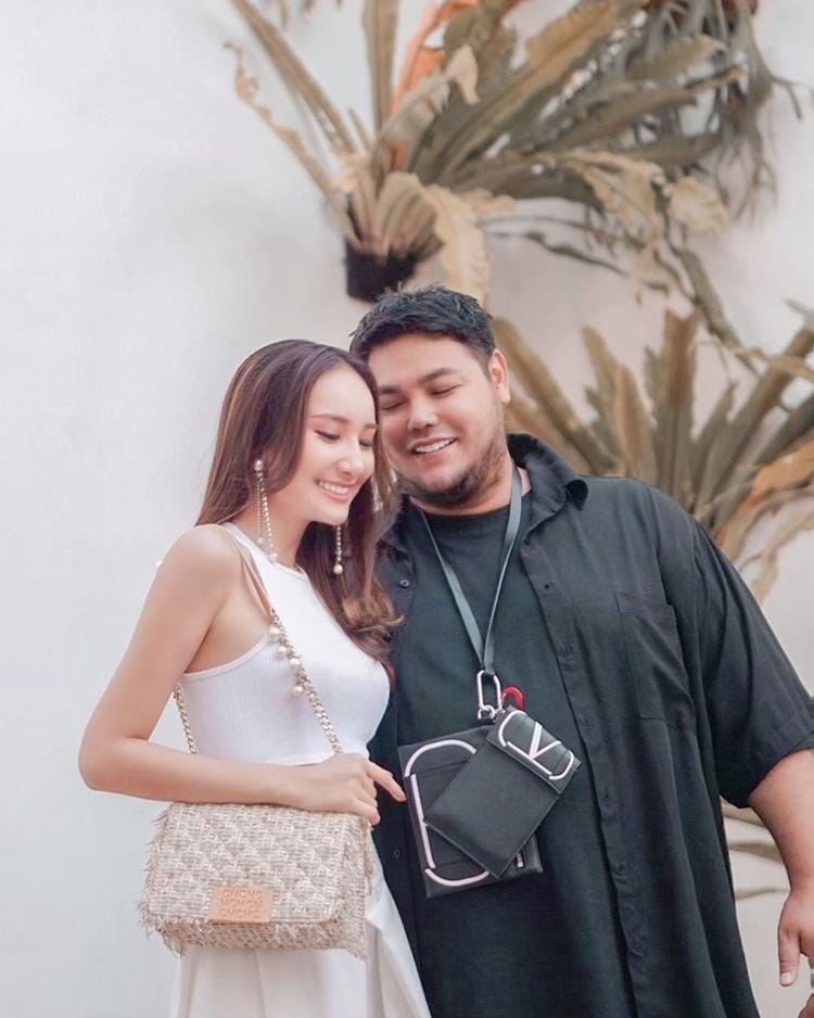 Instagram.com/bellaapriliasant