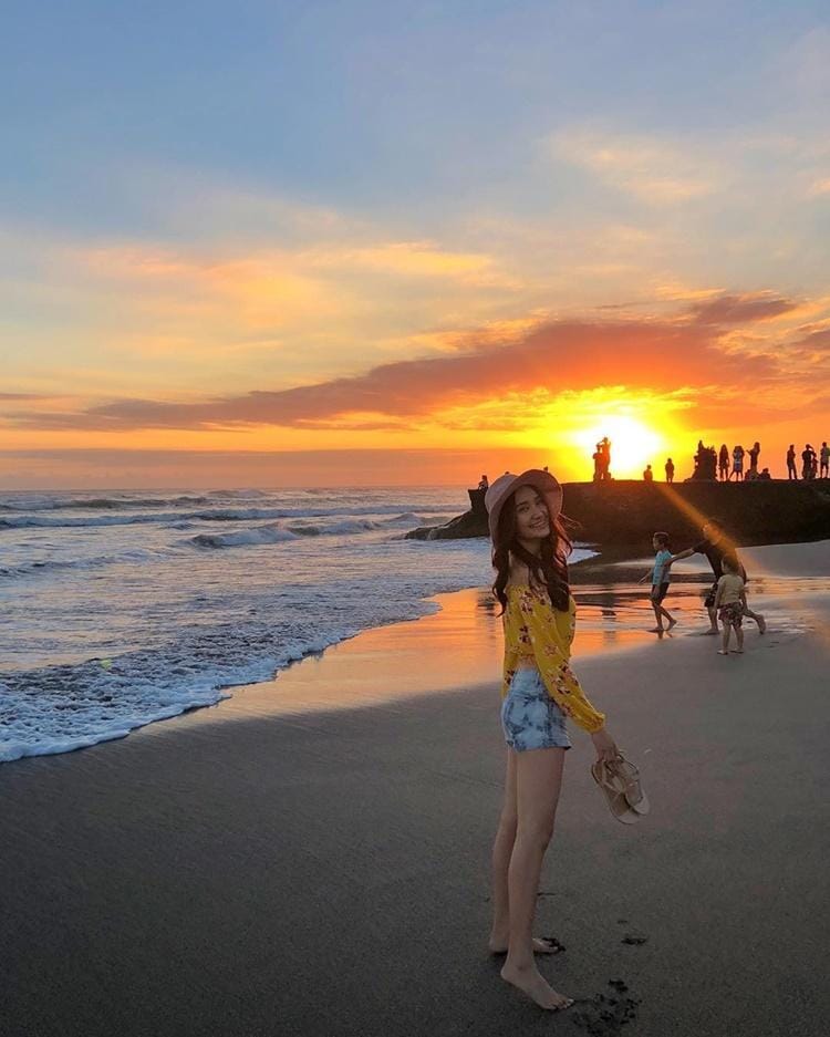 Instagram.com/bellaapriliasant