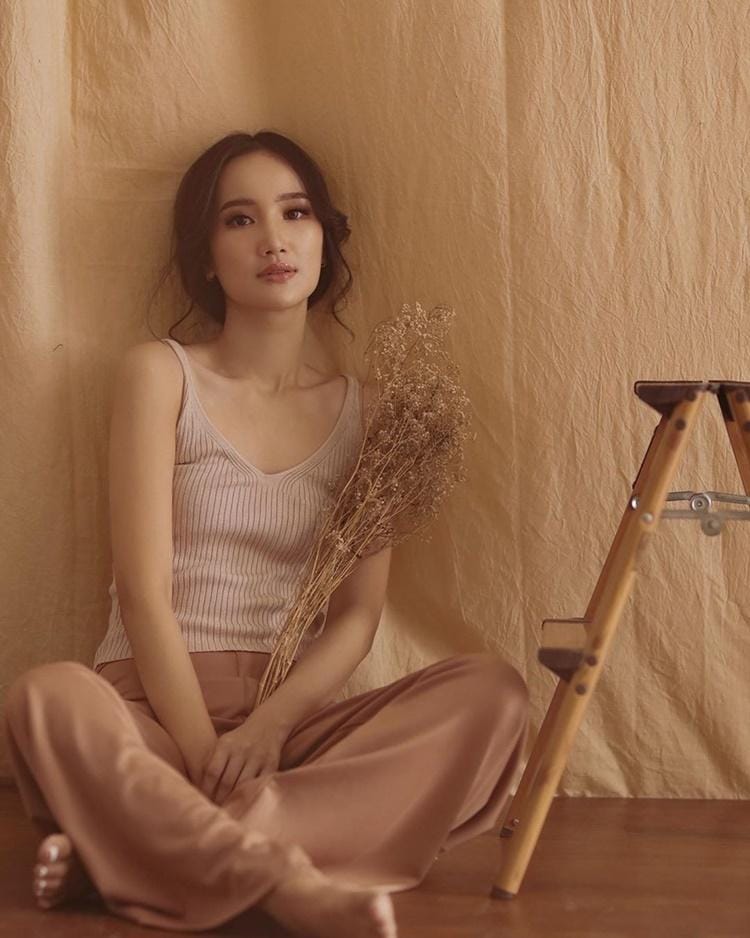 Instagram.com/bellaapriliasant