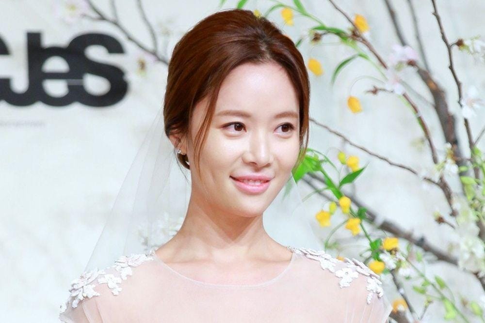 Pernah Jadi 'Kekasih' Park Seo Joon, Begini Pesona Hwang Jung Eum