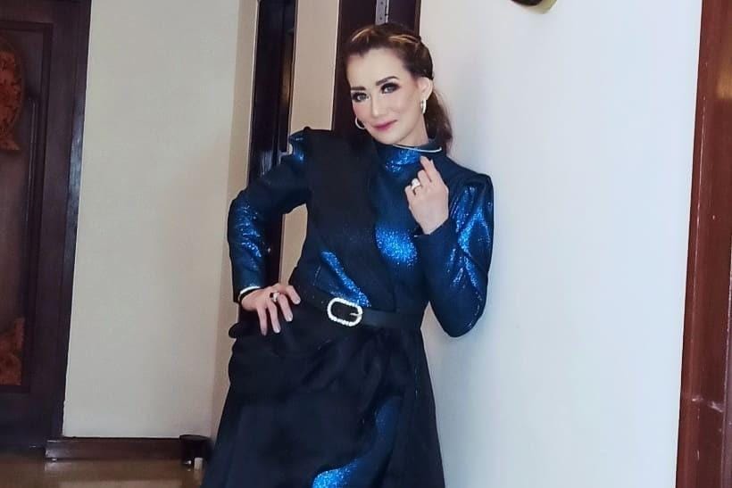 Deretan Gaya Glamor Reza Artamevia yang Selalu Extra di Atas Panggung