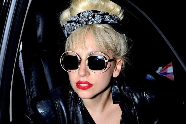 Bad Hair Day? Intip Gaya Artis Hollywood Waktu Pakai Bandana