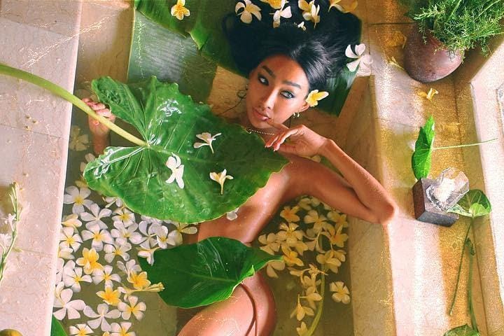 Intip Gaya Seksi Moon Gabi, Model Korea yang Berani Pose Telanjang
