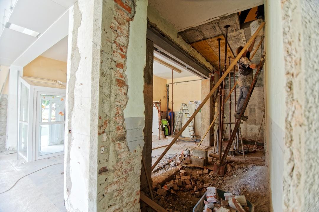 13 Hasil Nyata Kalau Kamu Nekat Renovasi Rumah Sendiri, Gagal Estetik!
