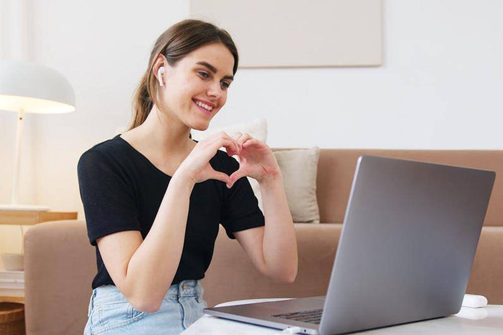 https://www.pexels.com/@artempodrez