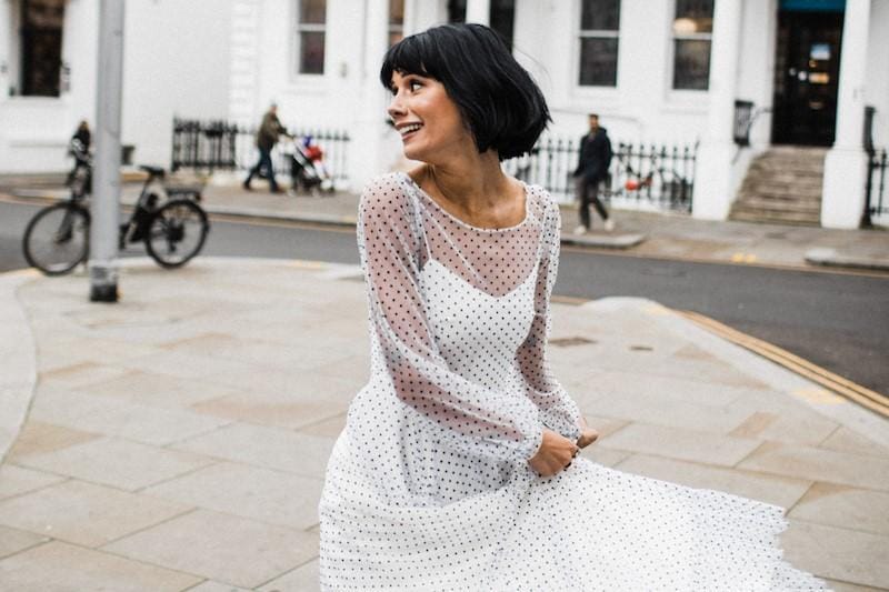 Tips Memilih Baju ke Pernikahan Mantan, Classy dan Manis!