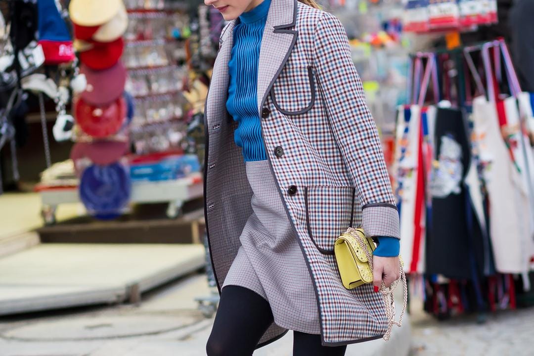 Tips Fashion Pakai Rok Pendek Anti Kedinginan