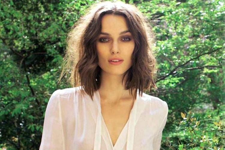 Tips Mengenakan Kemeja Putih yang Chic ala Artis Hollywood