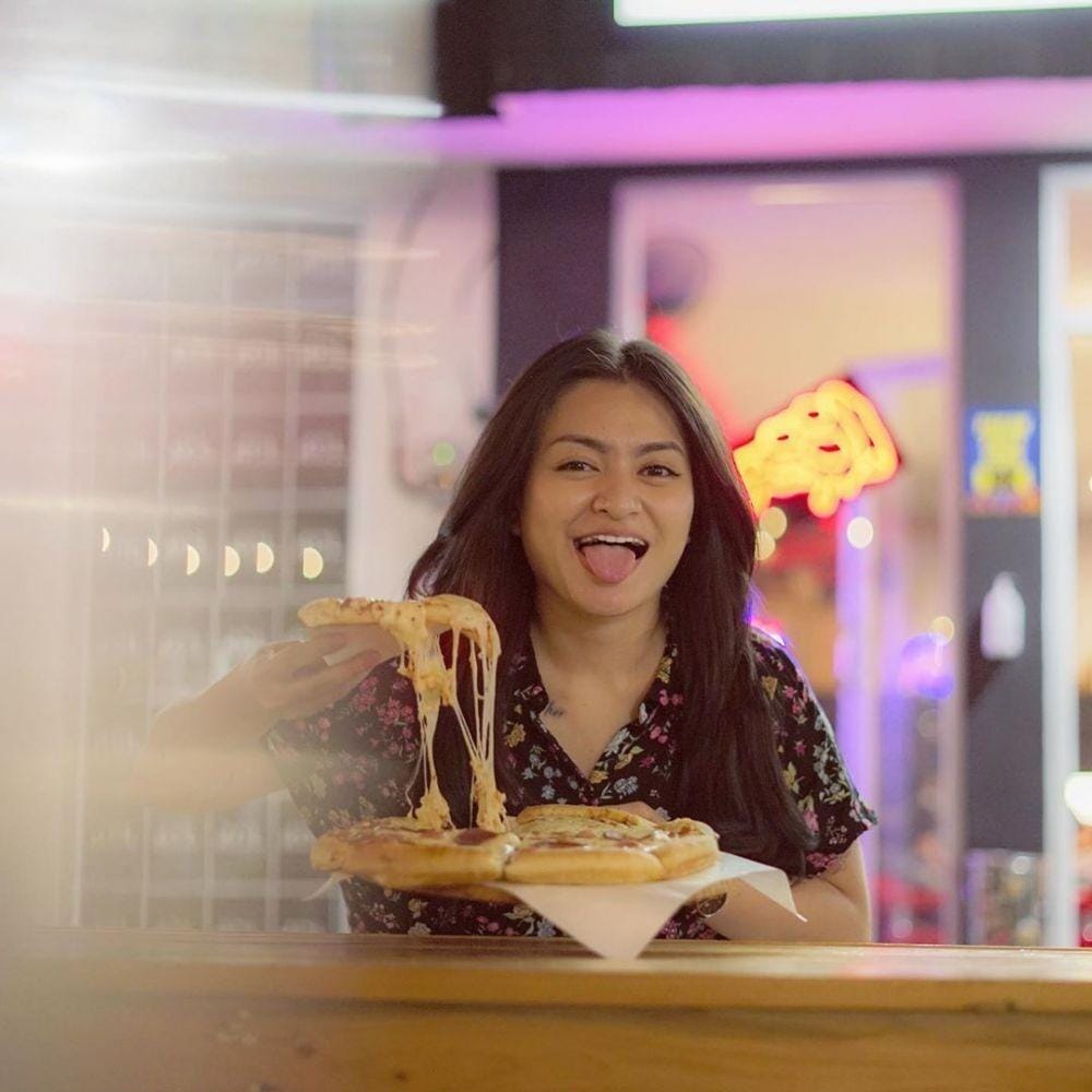 Instagram.com/nathalieholscher