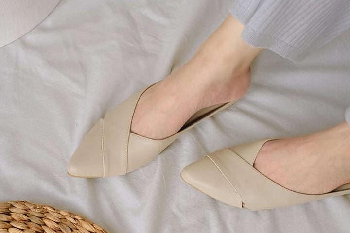 #PopbelaOOTD: Rekomendasi Flat Shoes Brand Lokal di Bawah 400 Ribu