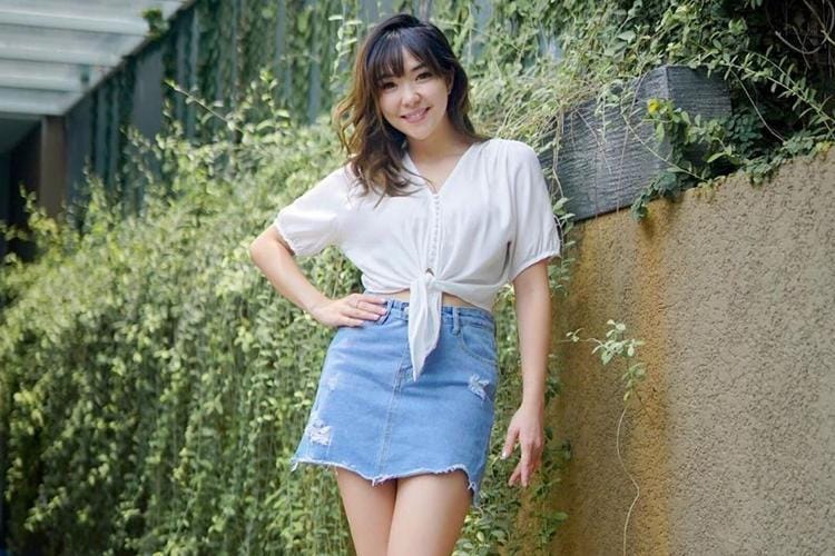 Suka Pakai Rok? Yuk Contek Gaya Gisella Anastasia