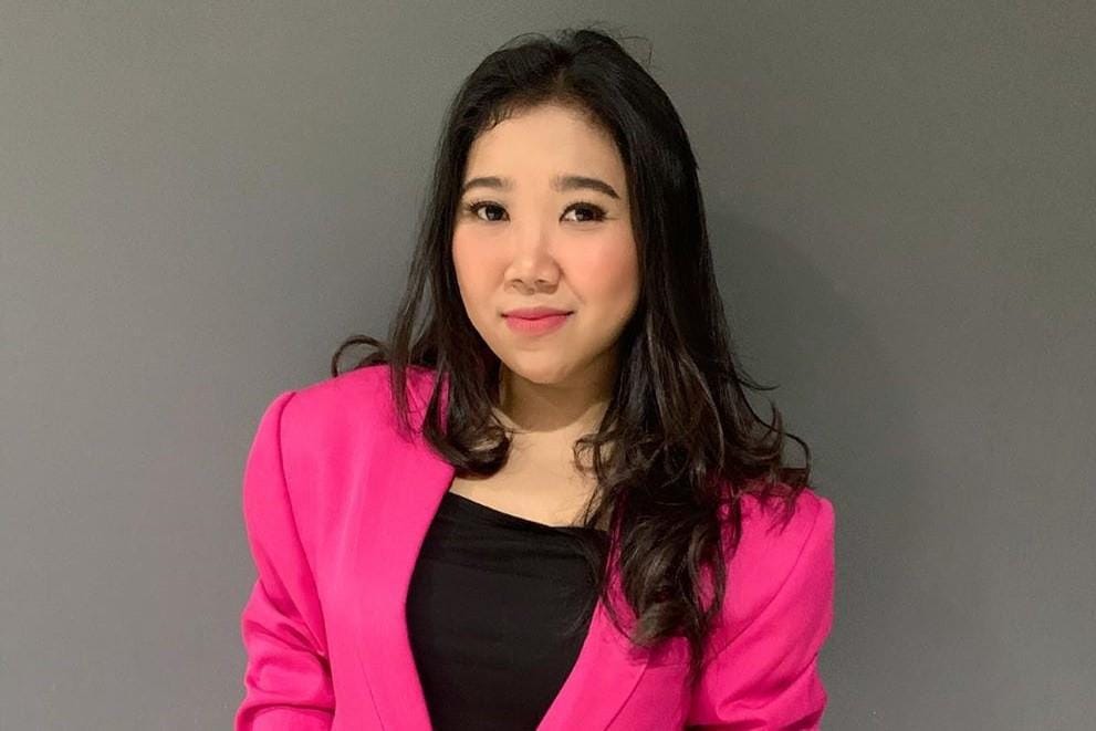 Gaya Kiky Saputri, Komedian yang Suka Dicium Para Artis Tampan