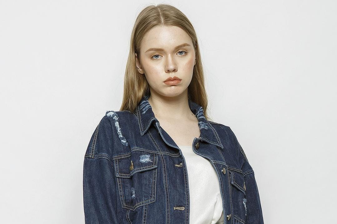 #PopbelaOOTD: Ciptakan Gaya Denim on Denim dengan Fashion Item Ini
