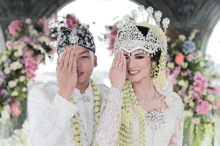 Instagram.com/atriesangel, mozawahyu