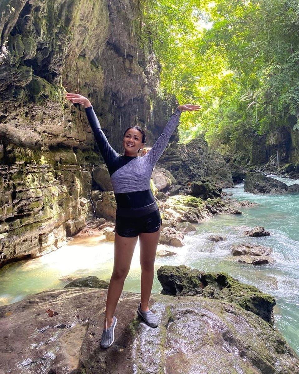 Instagram.com/nirinazubir_