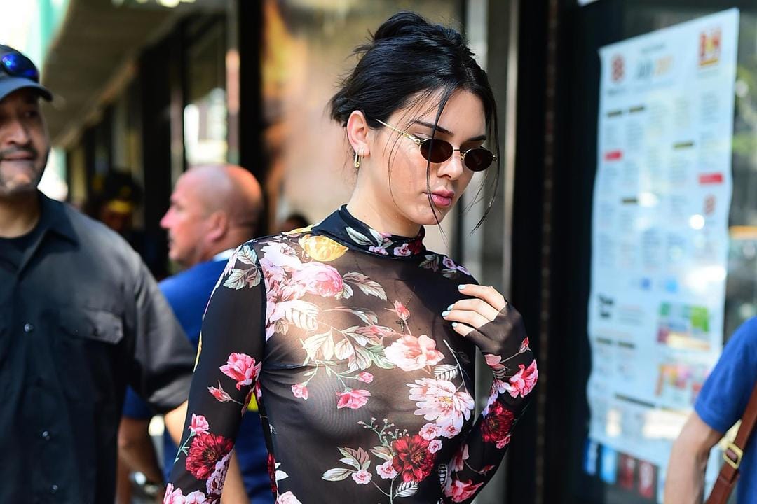 Bukti Kendall Jenner Ternyata Sering Jalan-jalan Nggak Pakai Bra!