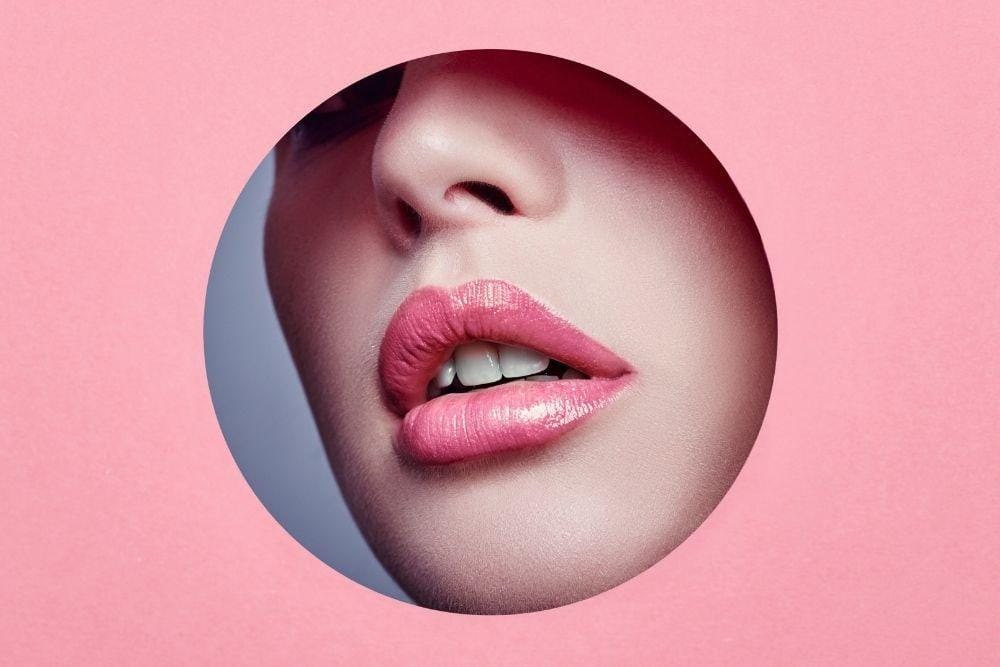 Lembap dan Pink Alami dengan 7 Rekomendasi Masker Bibir