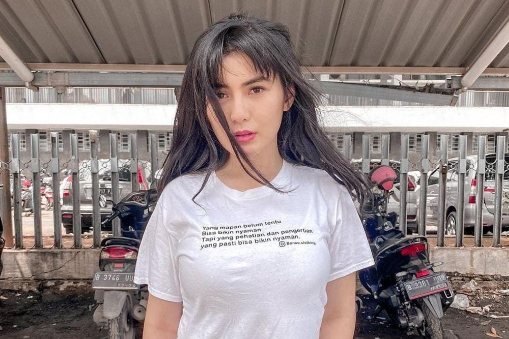 instagram.com/angelalee87