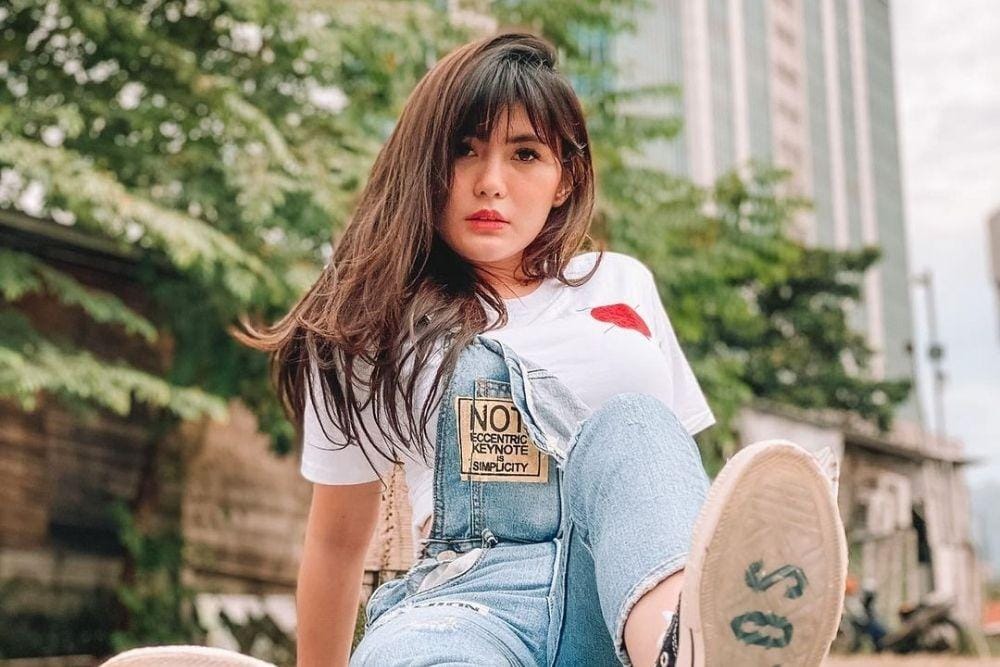 instagram.com/angelalee87