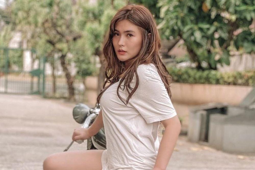 instagram.com/angelalee87