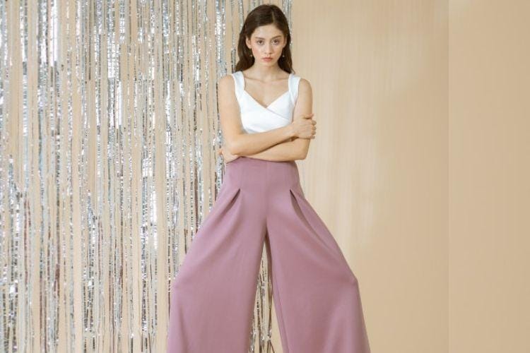 #PopbelaOOTD: Saatnya Tampil Beda dengan Celana Ungu dari Brand Lokal