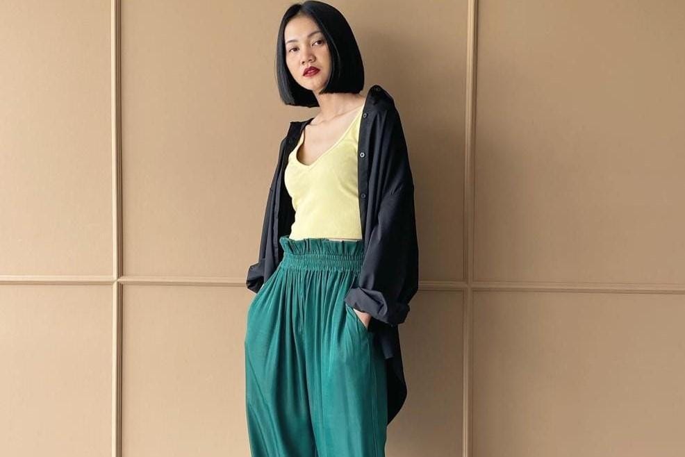 #PopbelaOOTD: Nyaman saat Musim Hujan Pakai Celana Panjang Brand Lokal