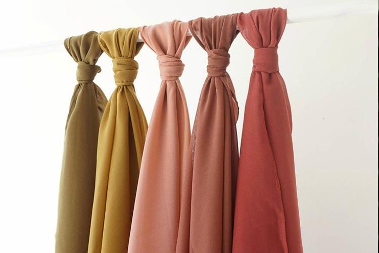 Cara Menyusun Jilbab di Lemari, Biar Gampang Dicari!