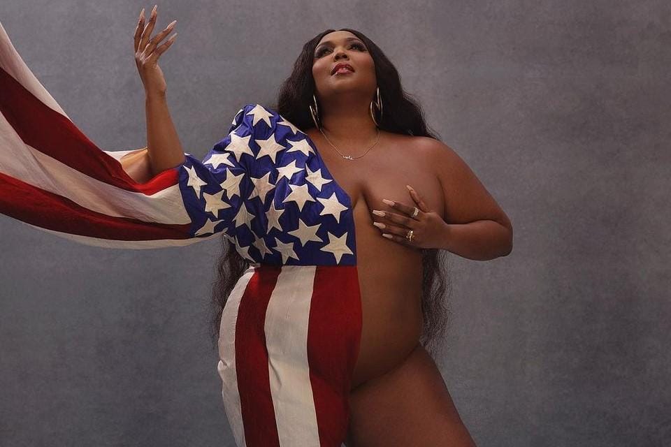 Dukung Joe Biden jadi Presiden AS, Lizzo Rela Tampil Telanjang