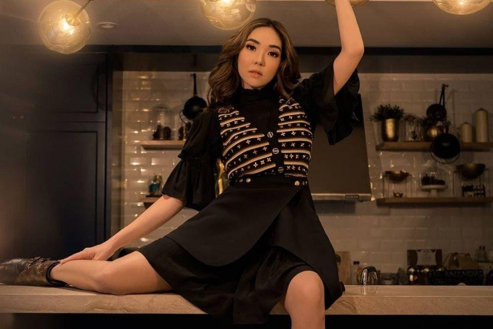 7 Pesona Gisella Anastasia ketika Pemotretan, Menawan Abis!