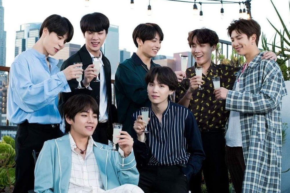 Dari Gemas Hingga Tampan, Intip Potret Masa Kecil vs Kini Member BTS