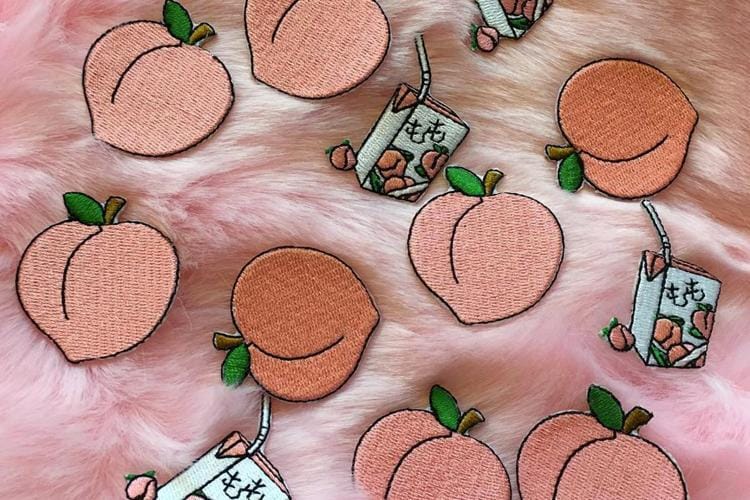 Tampil Lebih Catchy, Simak Cara Memasang Patch di Baju