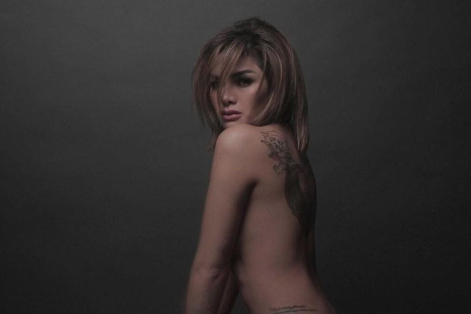 Aksi Gaya Telanjang Nikita Mirzani yang Menghebohkan Sosial Media