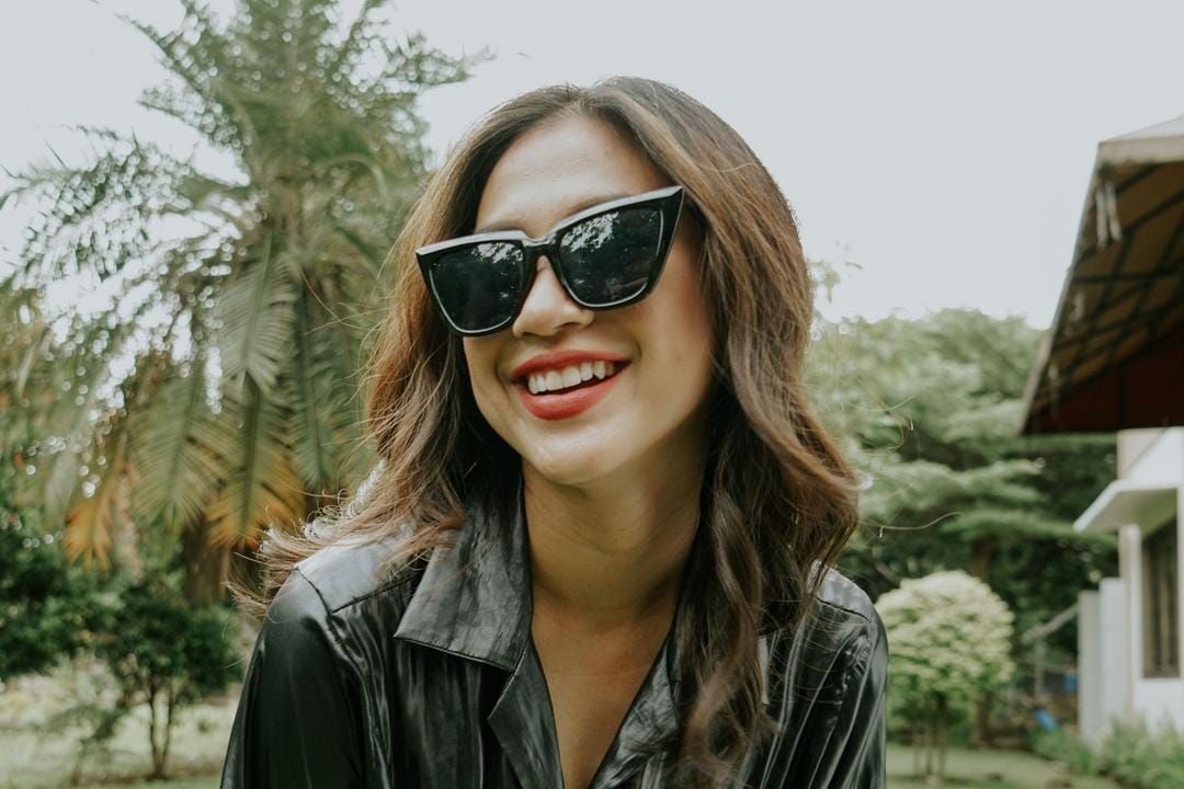 #PopbelaOOTD: Tampil Catchy dengan Oversized Sunglasses
