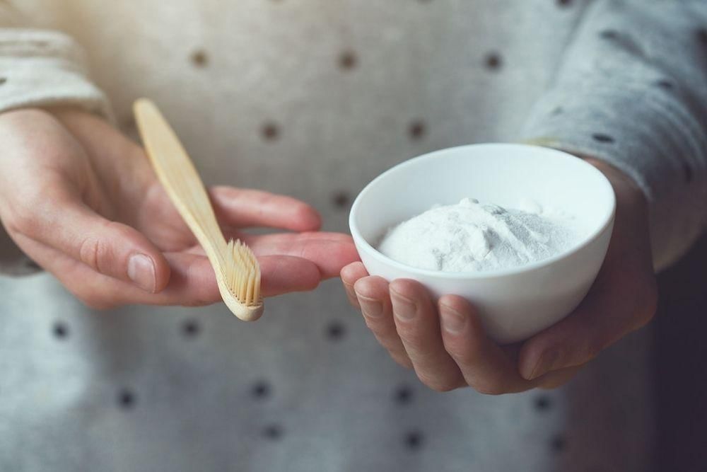 Cara memutihkan gigi kuning secara alami/marcusdblackdds.com