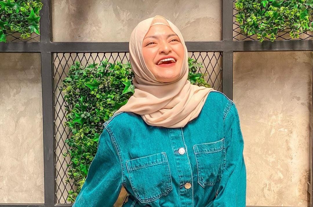 instagram.com/nathalieholscher