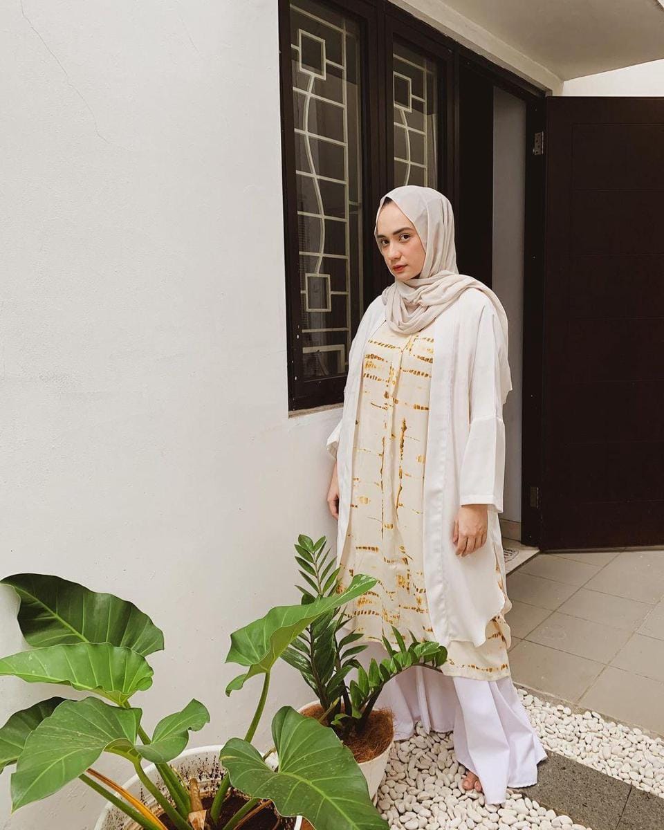 Instagram.com/putriannesaloka