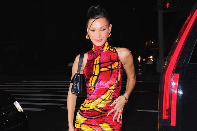 Tips Padu-padan Outfit untuk Gaya Vintage nan Modis a La Bella Hadid