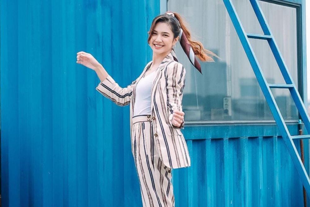 Pamer Kaki Jenjang, Intip 5 OOTD Terbaik Mikha Tambayong