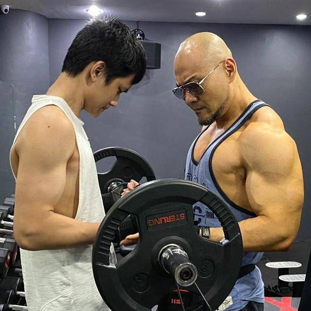 Instagram.com/azkacorbuzier