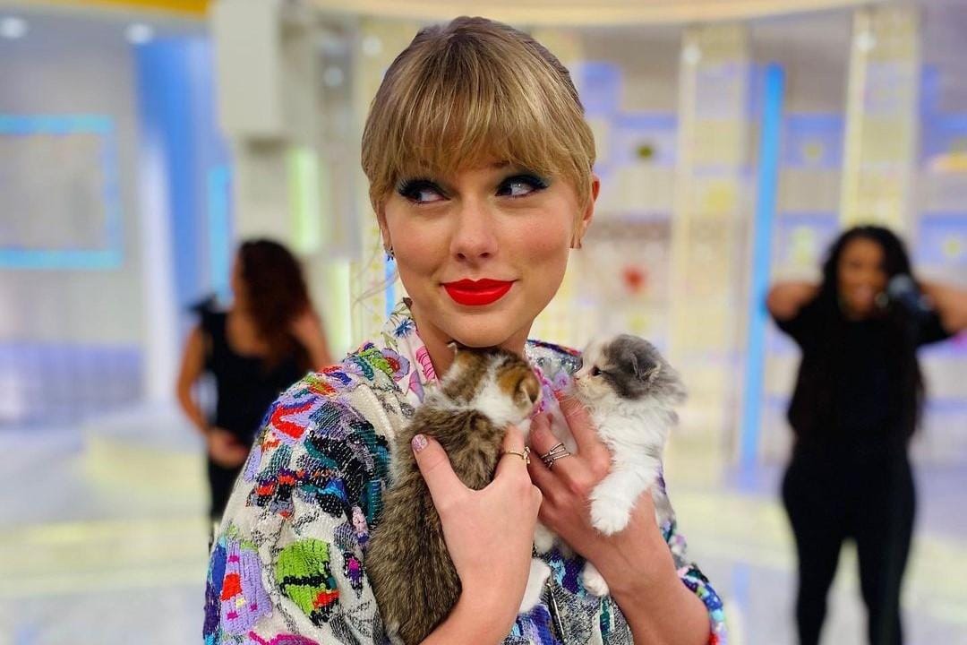 Gaya Seleb Hollywood Kompakan Bareng Hewan Peliharaannya, Lucu Banget!