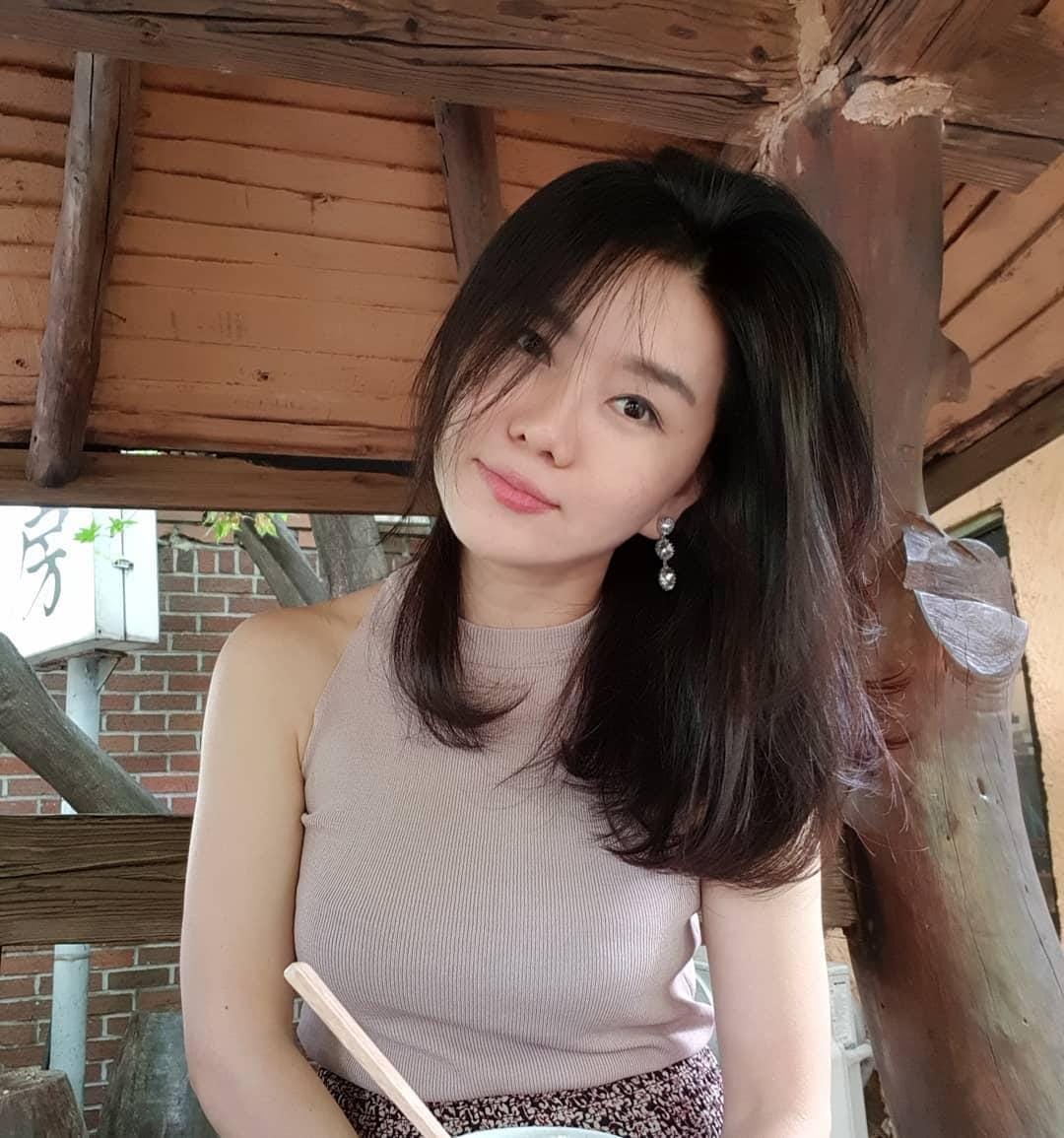 Instagram.com/hyeonseolee