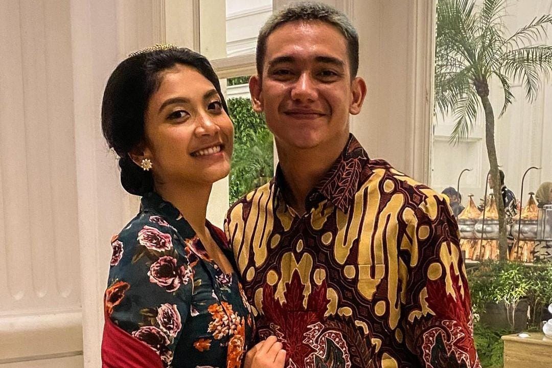 Segera Menikah, Begini Gaya Mesra Adipati Dolken dan Calon Istri
