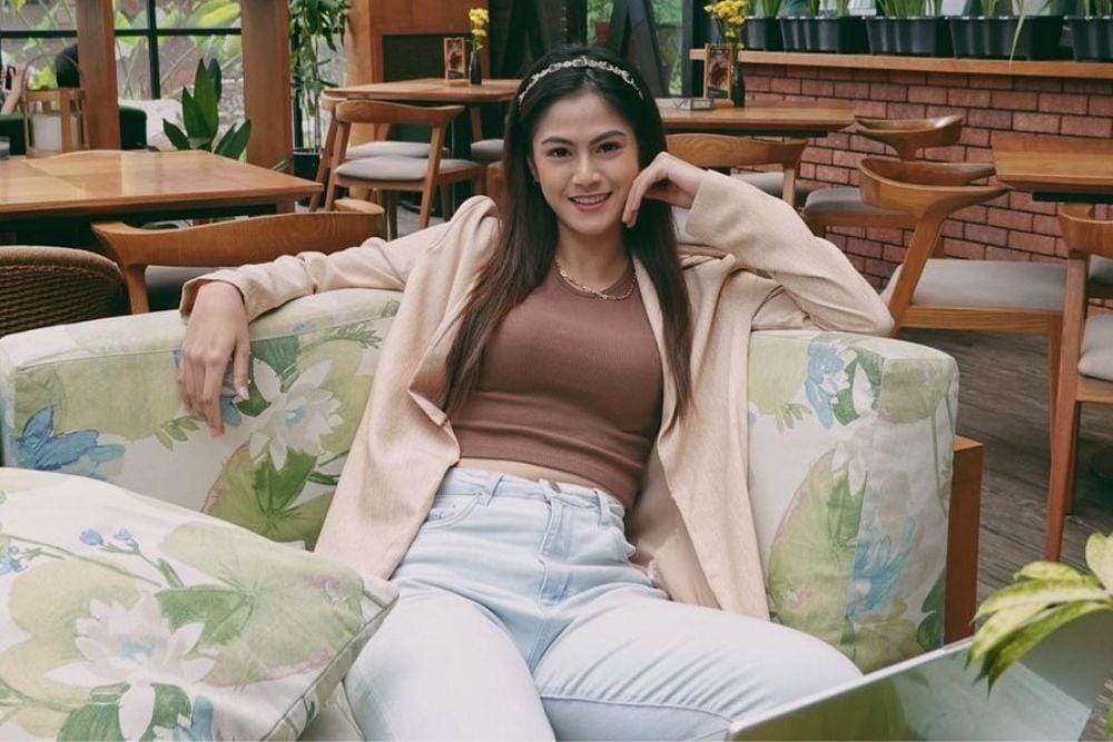 7 Pesona Hana Saraswati, Selebgram Seksi yang Mesra Terus sama Pacar